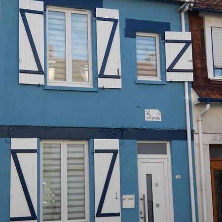 エタプル La Surprise Bed & Breakfast エクステリア 写真